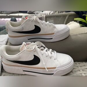 Nike court Legacy Lift White & Brown